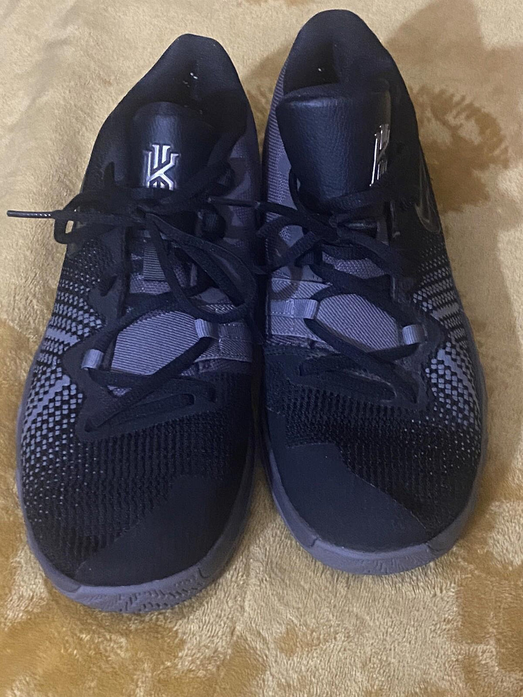 Nike Flytrap Shoes Kyrie Irving 6Y Black Gray Mid AA1154011