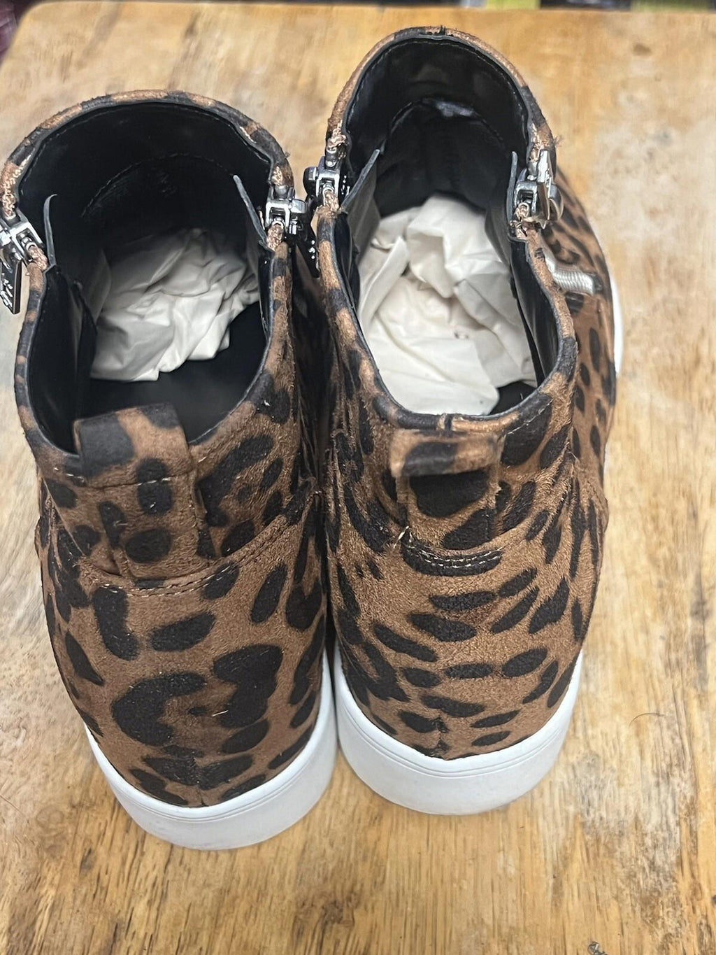 Time And Tru Women 8 faux suede Leopard Print Bootie Zippers