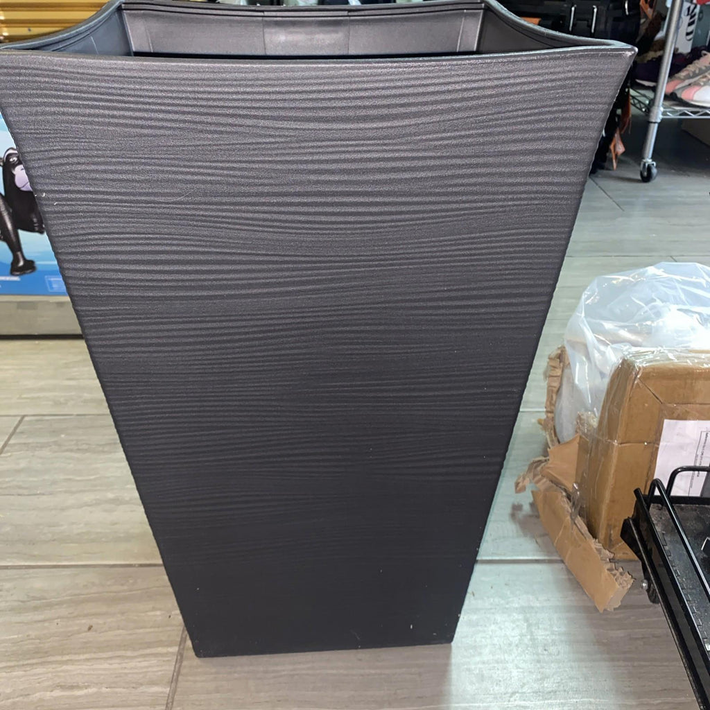 Keter Black Wave Planter 22 in. Tall  New