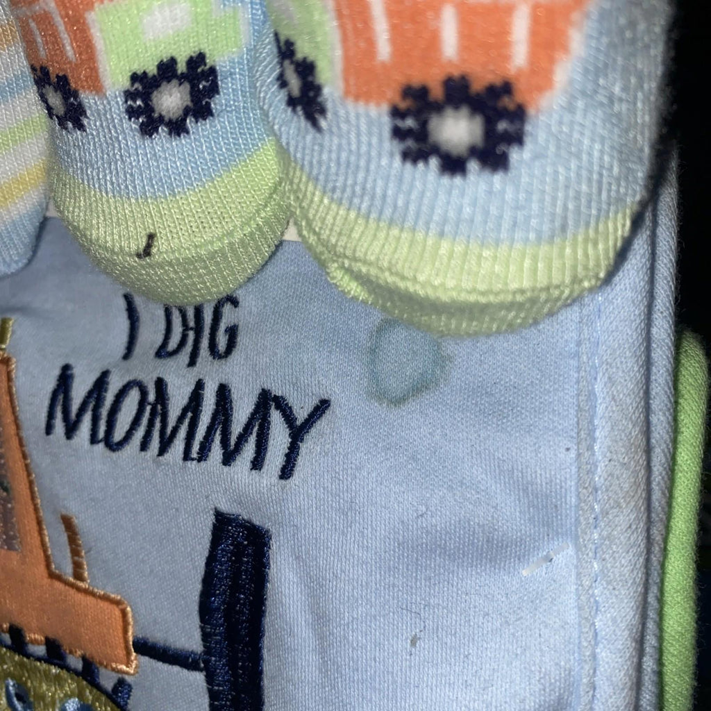 NEW 0-9 MO BOYS THEMED 5 PIECE BIBS SOCKS SET 3 BIBS 2 SOCKS
