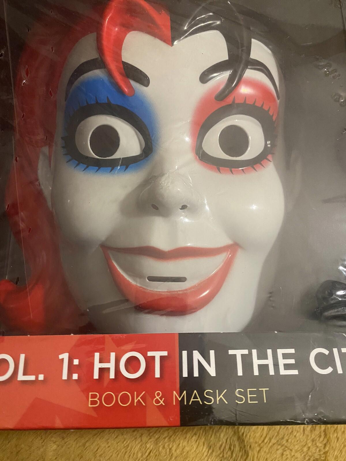 DC Comics Harley Quinn Mask Book Set Vol.1 Hot in the City