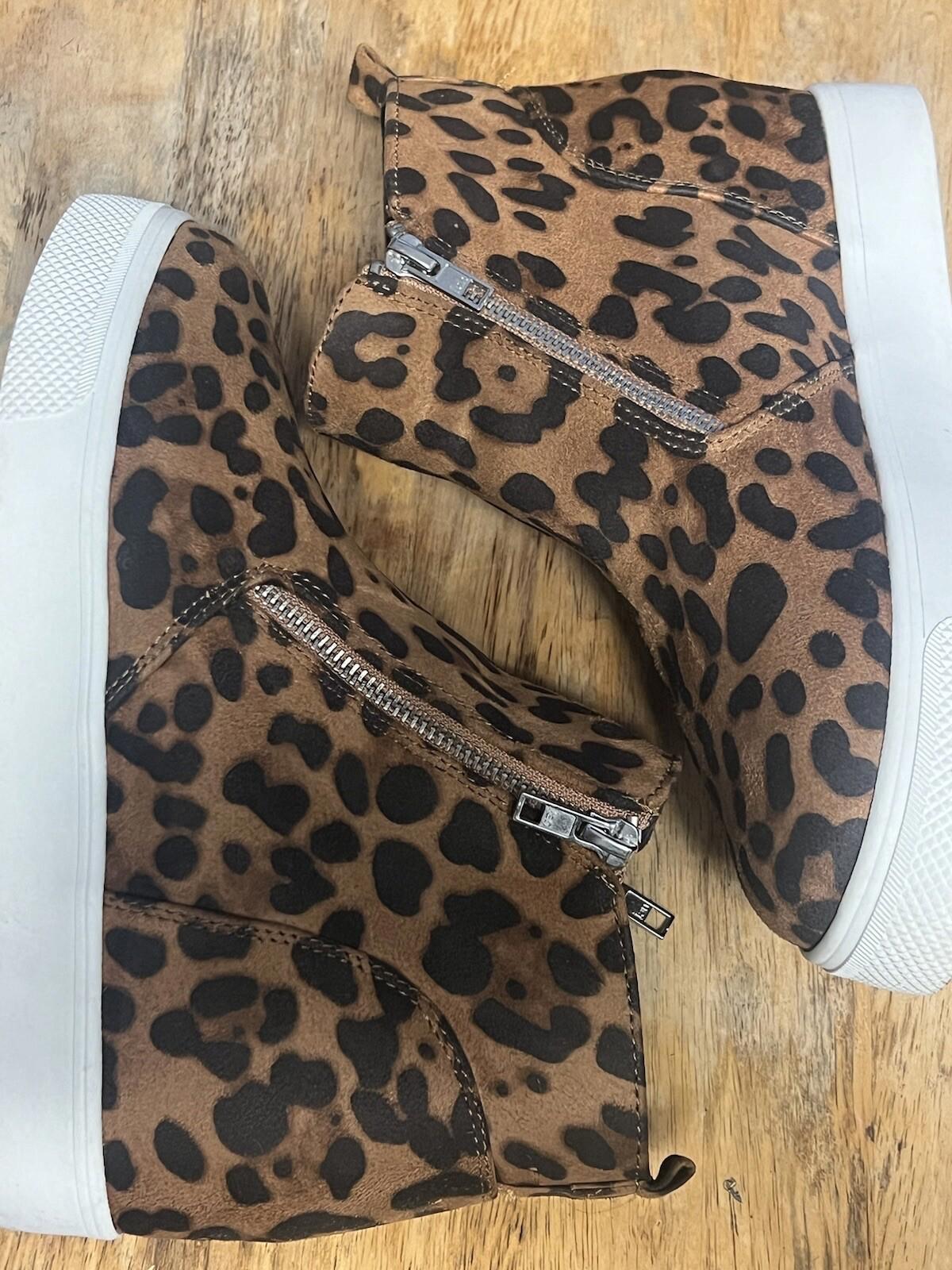 Time And Tru Women 8 faux suede Leopard Print Bootie Zippers