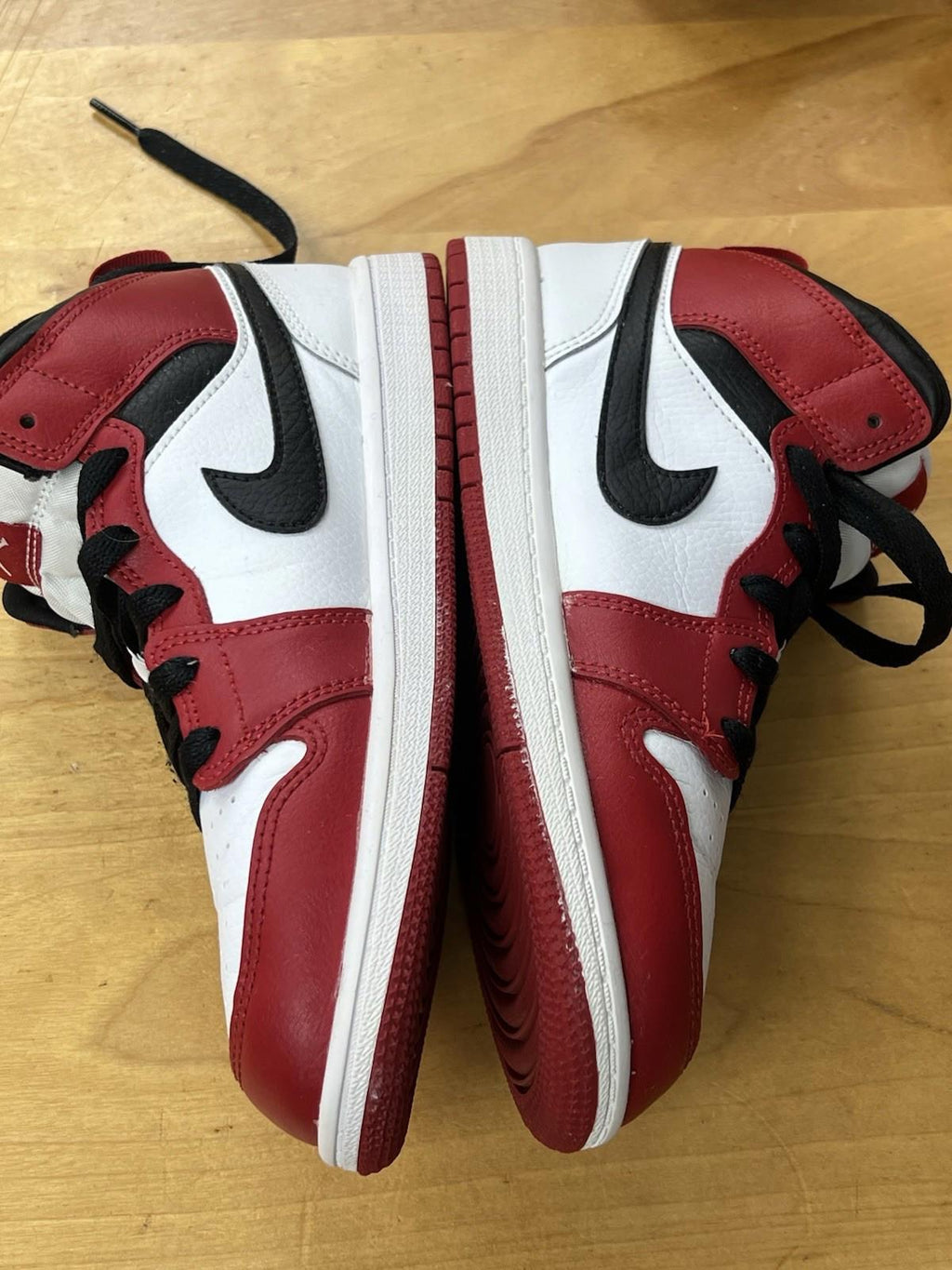 Nike Air Jordan 1 Mid SE Size 6Y Red White Black  640734-173
