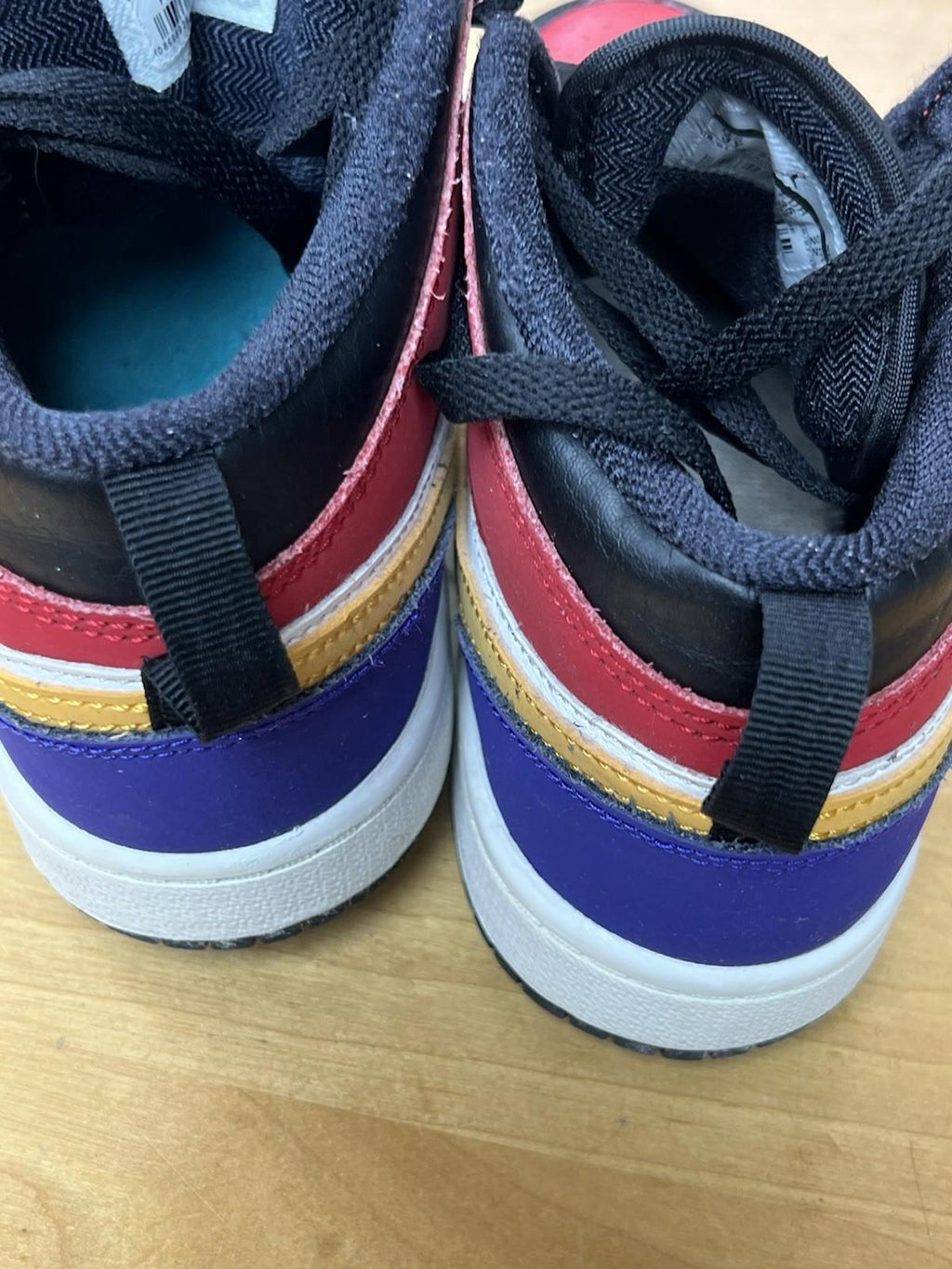 AIR JORDAN RETRO 3Y SIZE 3 YOUTH (640734-125)