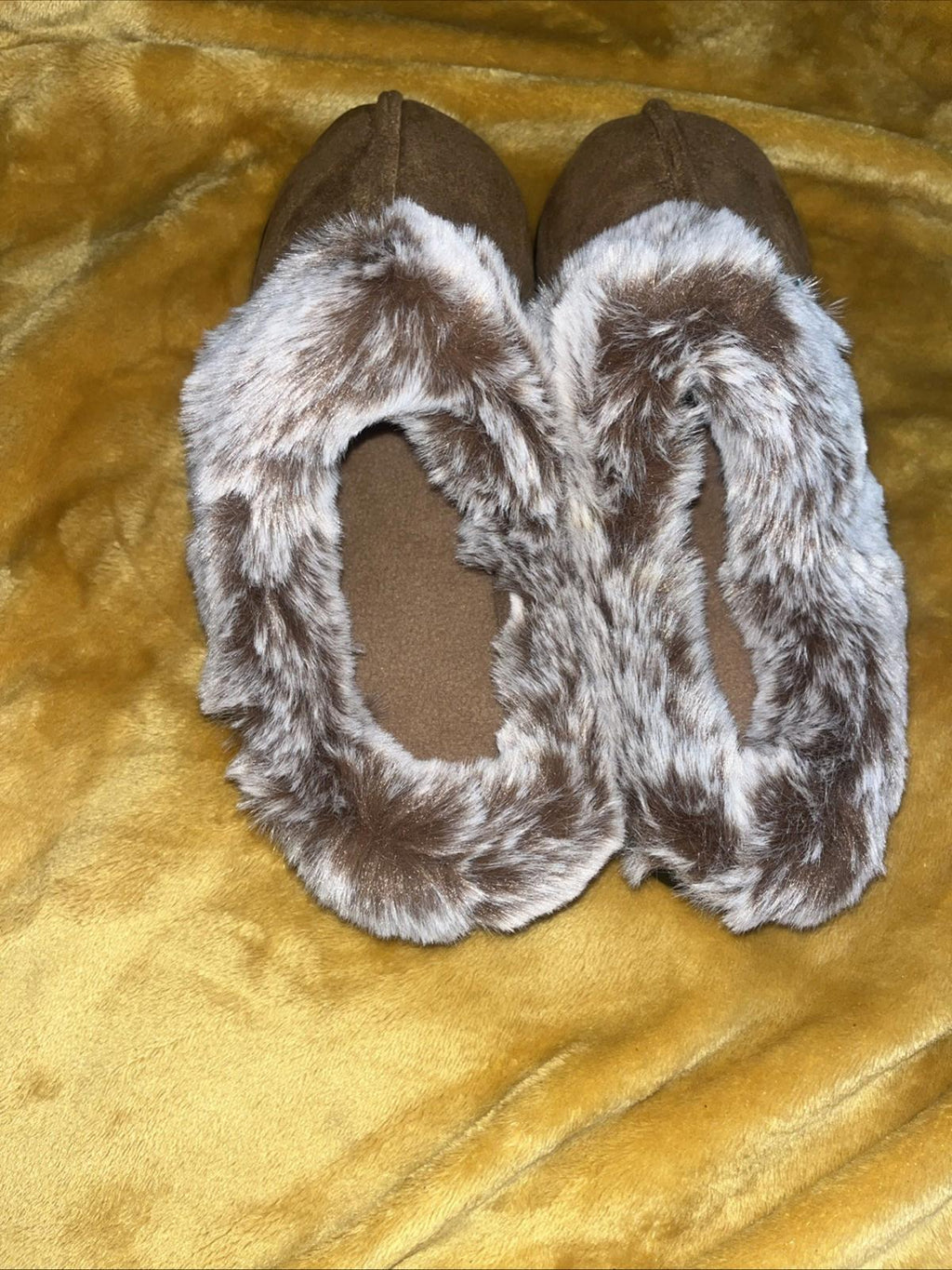 NWT Hometop Women’s Brown Faux Fur Clog Slippers Size 10