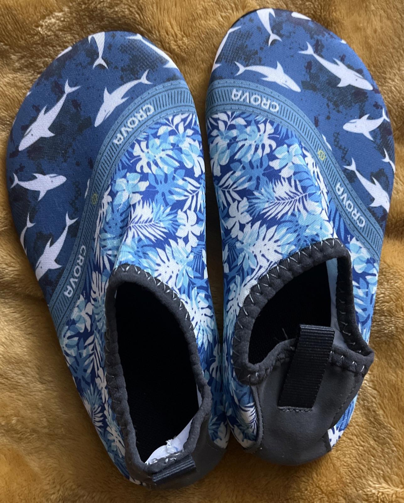 crova toddler shark flower graphics water shoes size 1.5