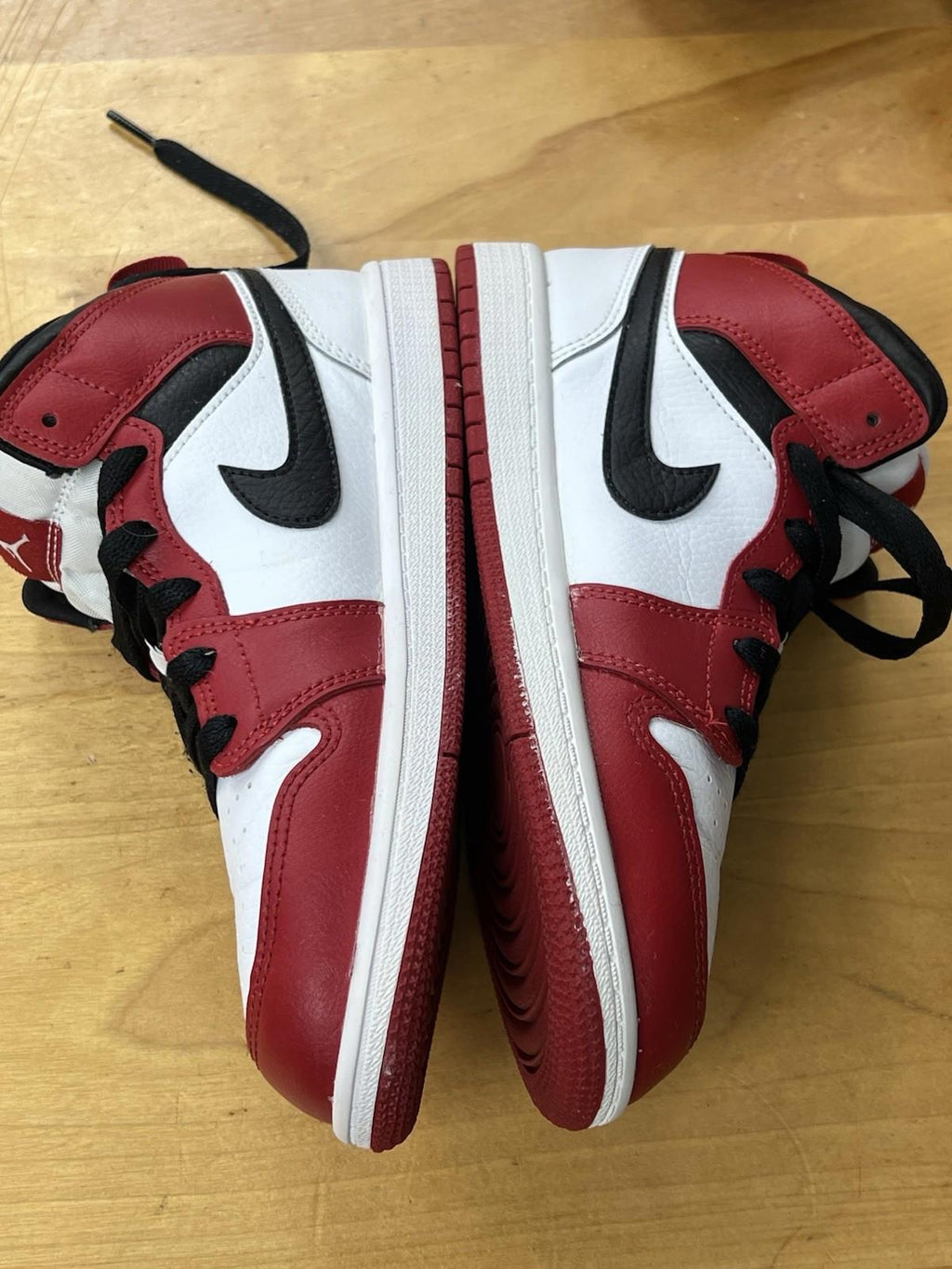 Nike Air Jordan 1 Mid SE Size 6Y Red White Black  640734-173