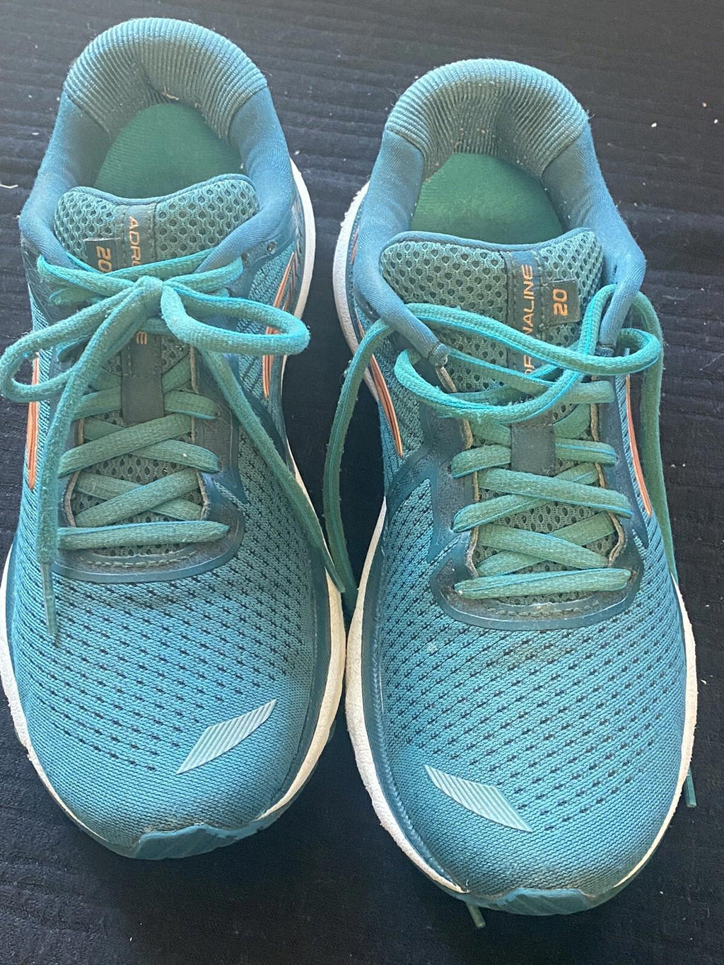 Brooks Adrenaline GTS 20 Womens Sz 8 Green 1202961B346