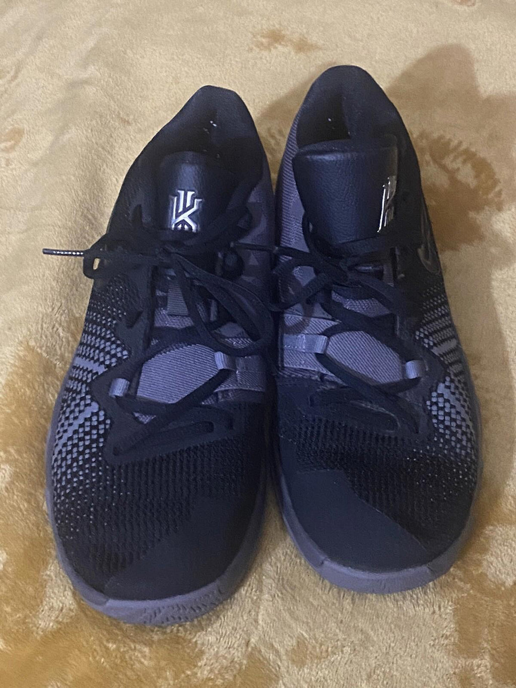 Nike Flytrap Shoes Kyrie Irving 6Y Black Gray Mid AA1154011
