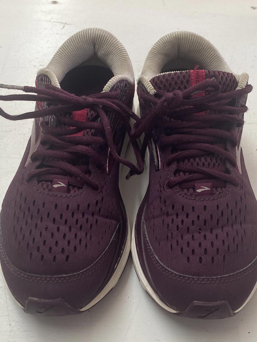 BROOKS DYAD 10 WOMENS RUNNING SHOES SNEAKERS SIZE 7.5
