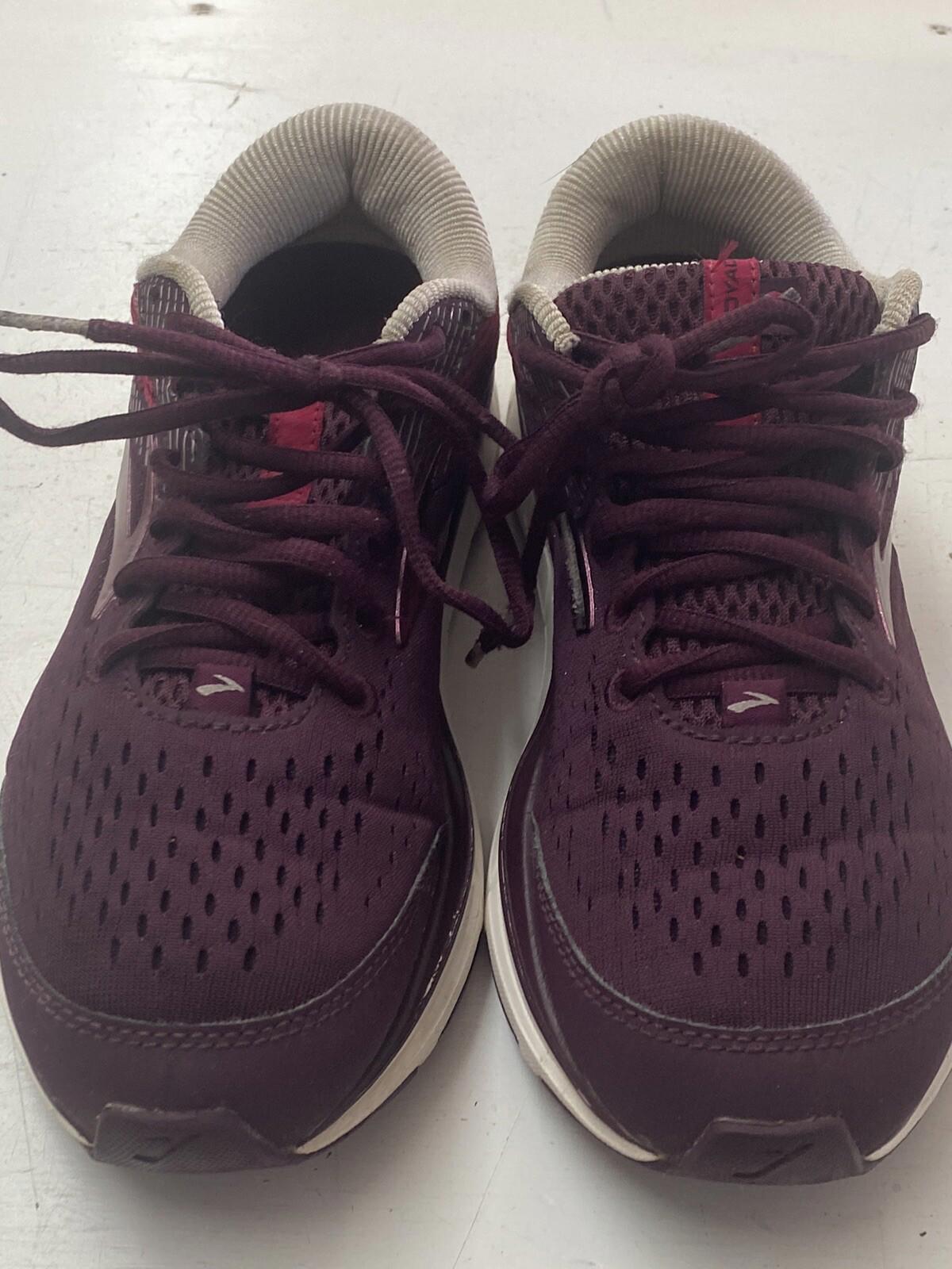 BROOKS DYAD 10 WOMENS RUNNING SHOES SNEAKERS SIZE 7.5