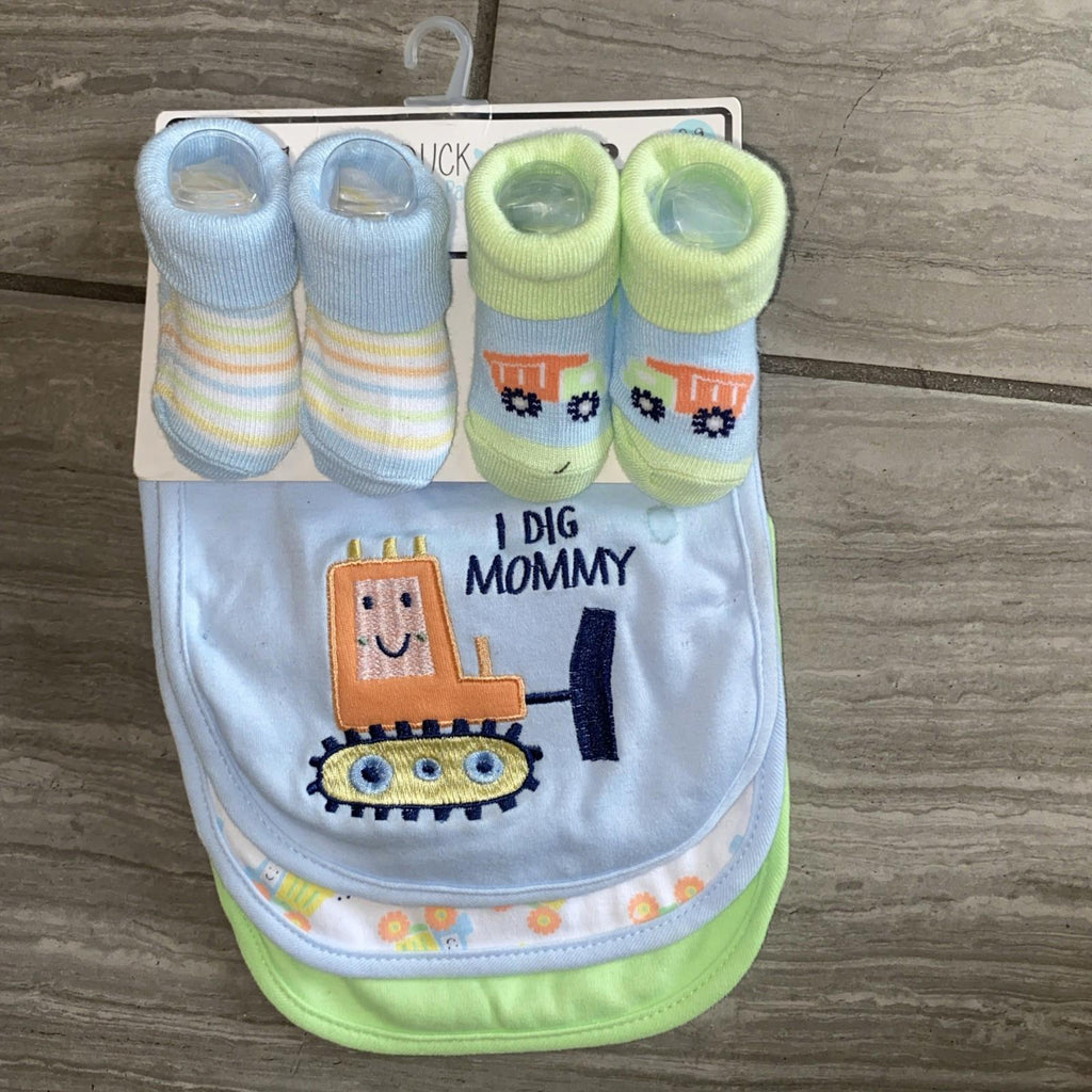 NEW 0-9 MO BOYS THEMED 5 PIECE BIBS SOCKS SET 3 BIBS 2 SOCKS