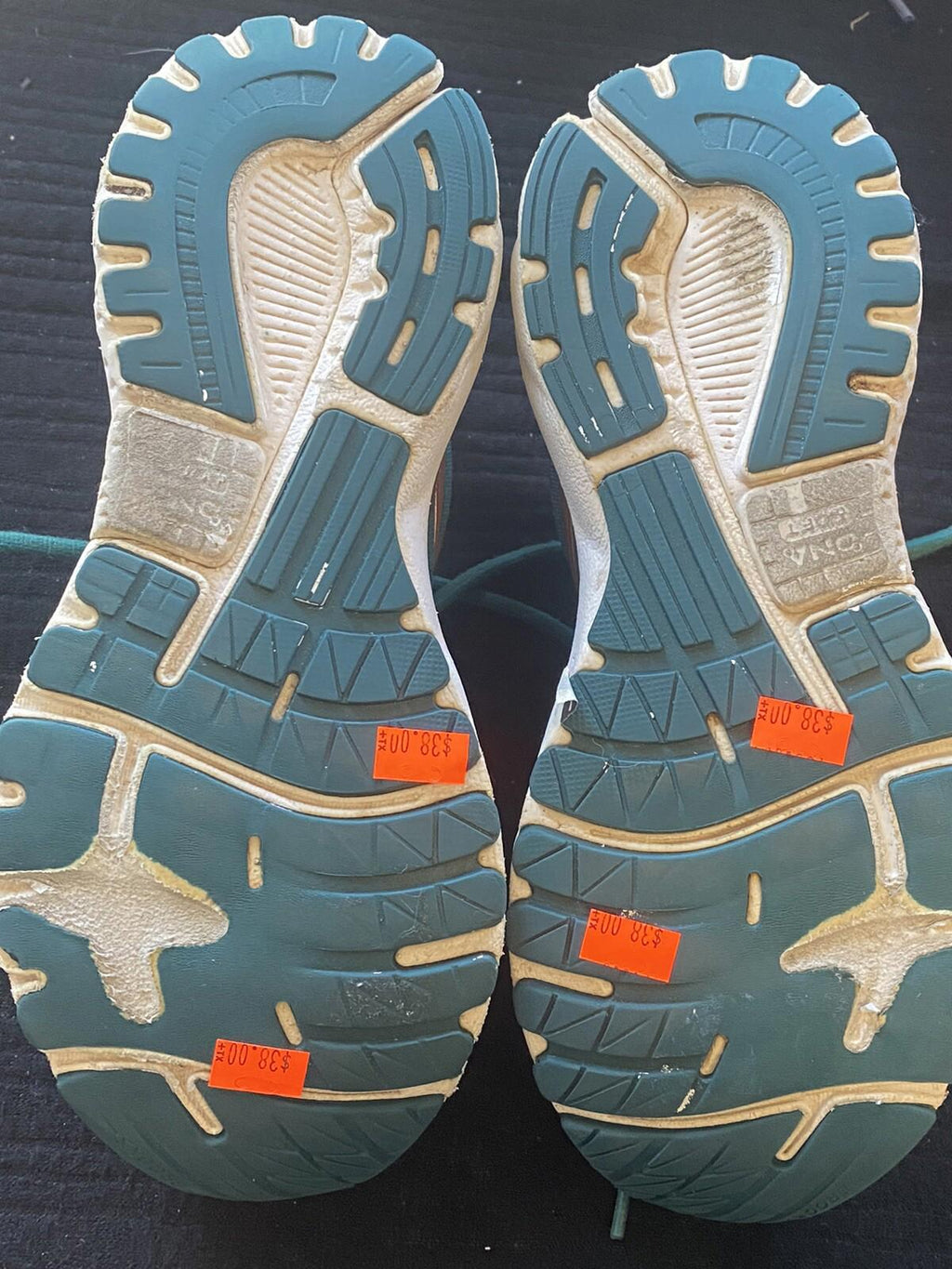 Brooks Adrenaline GTS 20 Womens Sz 8 Green 1202961B346