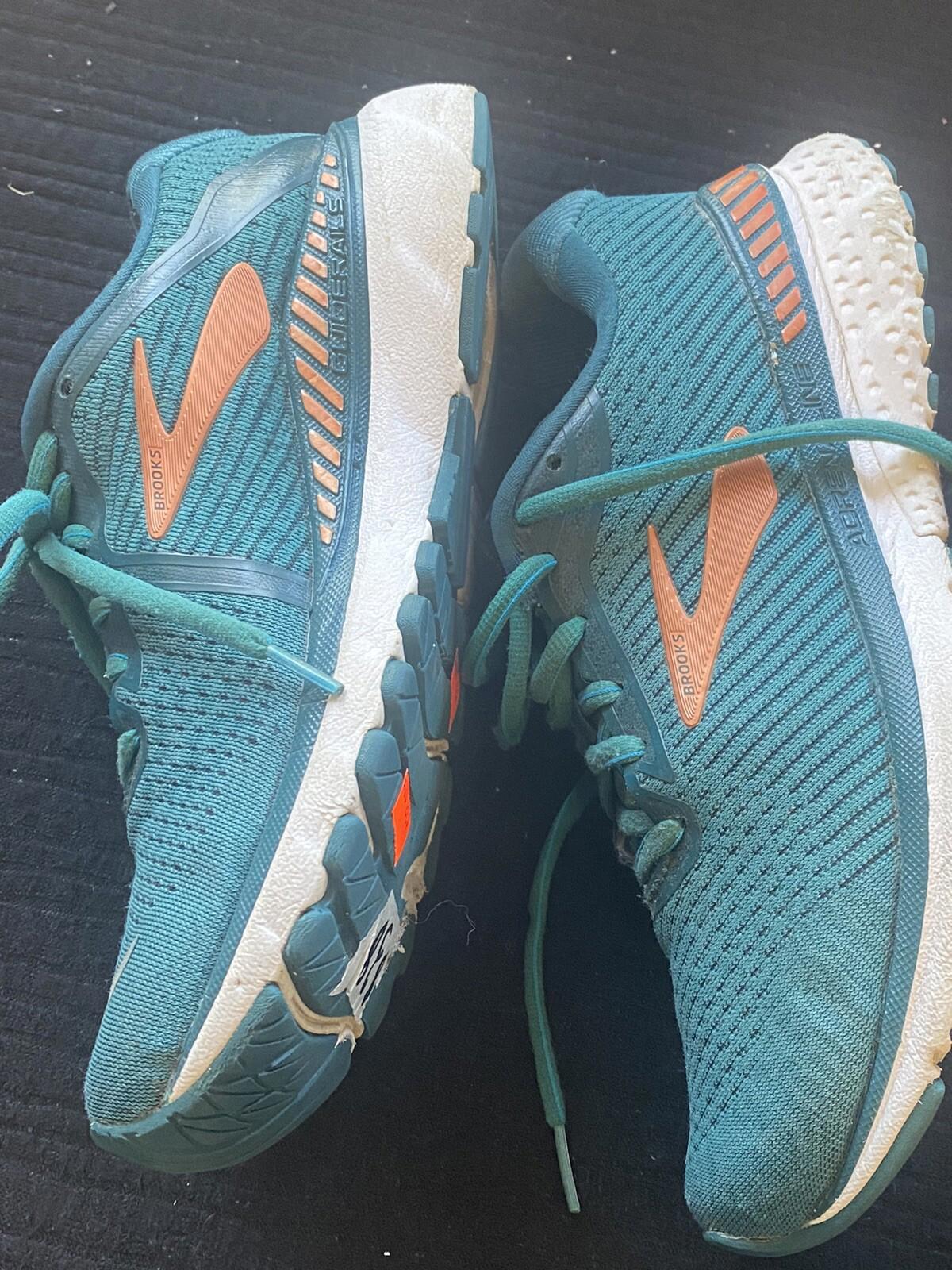 Brooks Adrenaline GTS 20 Womens Sz 8 Green 1202961B346