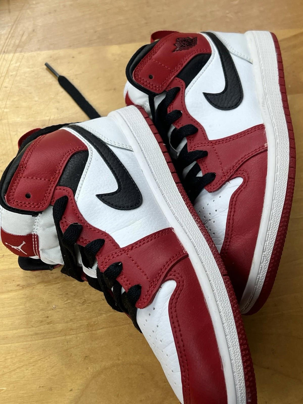 Nike Air Jordan 1 Mid SE Size 6Y Red White Black  640734-173
