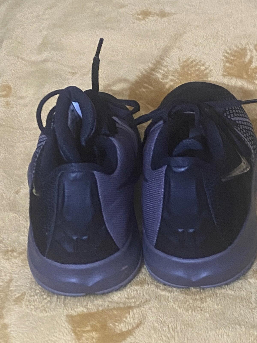 Nike Flytrap Shoes Kyrie Irving 6Y Black Gray Mid AA1154011