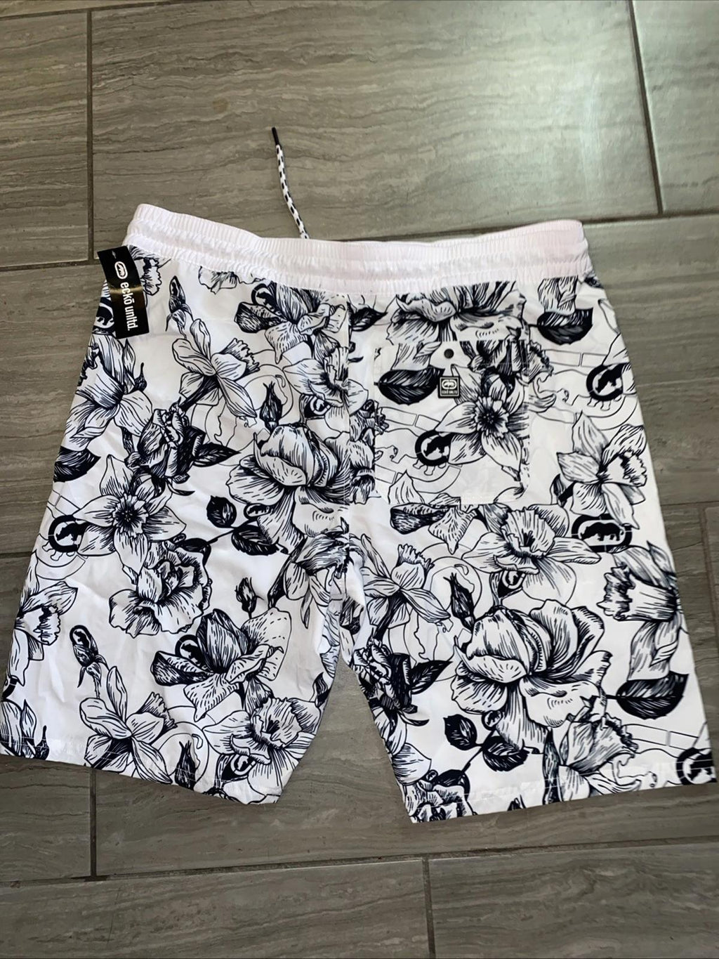 Ecko Unltd Shorts Mens XL Black White Floral Swim Trunks New
