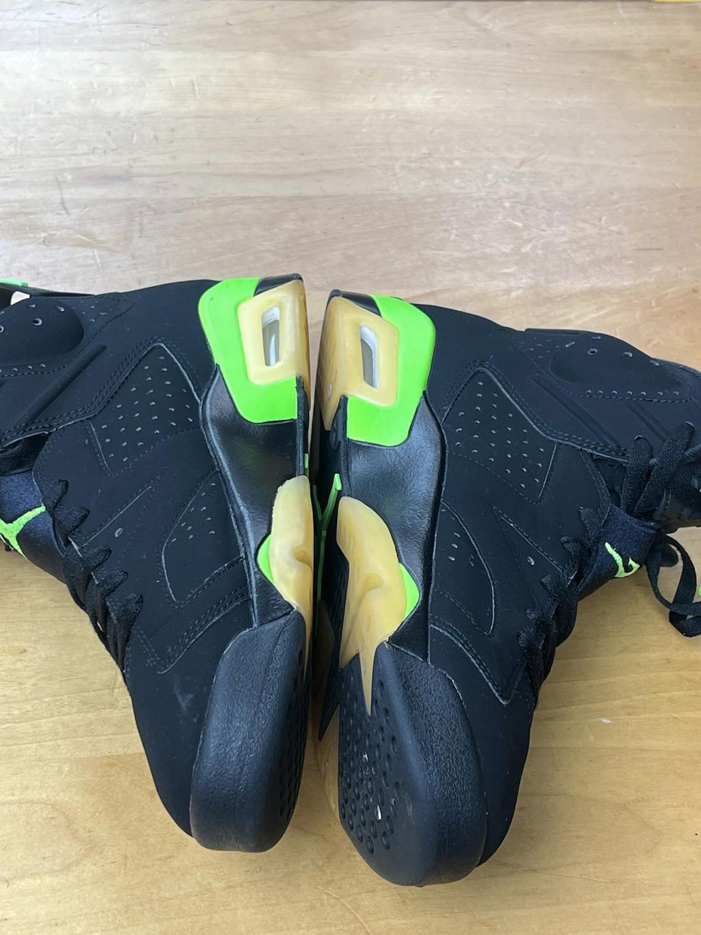 Size 10 - Air Jordan 6 Retro Ele Green/Black Neon CT8529-003