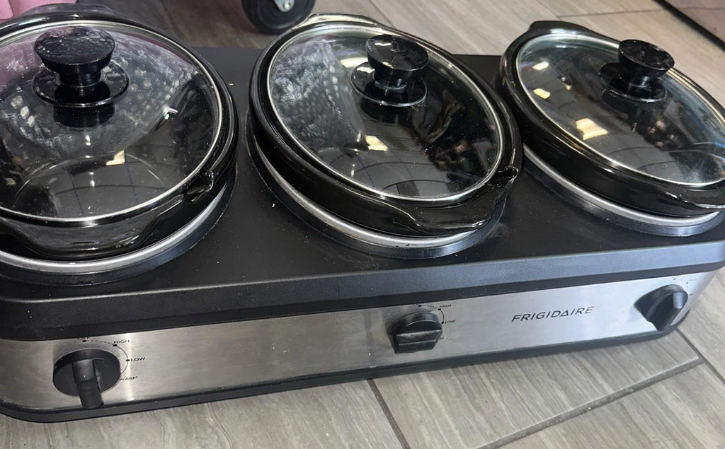 Frigidaire 2.5 Quart Three Pot Slow Cooker Stainless Steel