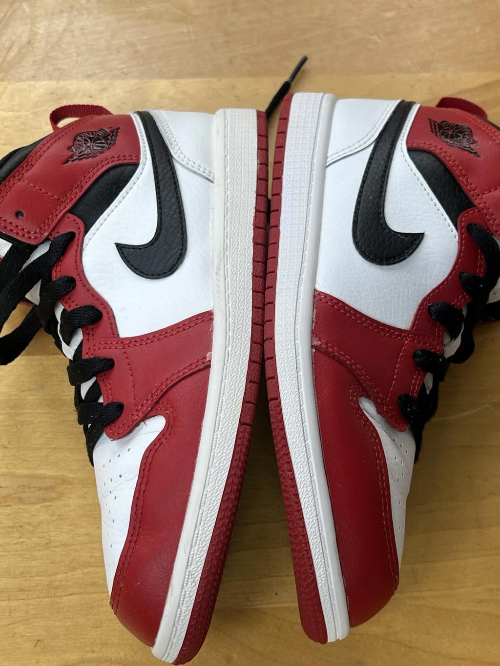 Nike Air Jordan 1 Mid SE Size 6Y Red White Black  640734-173