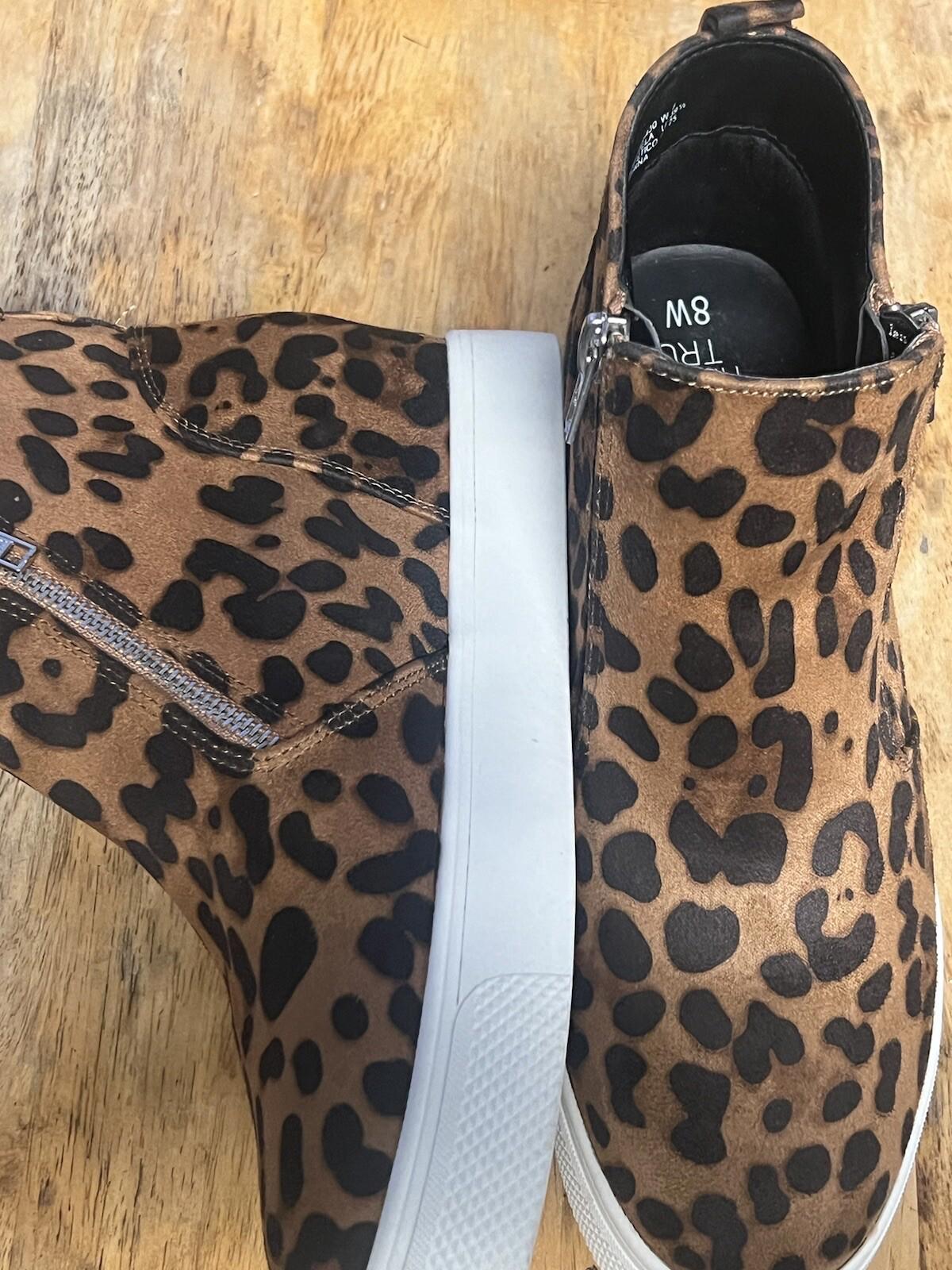 Time And Tru Women 8 faux suede Leopard Print Bootie Zippers