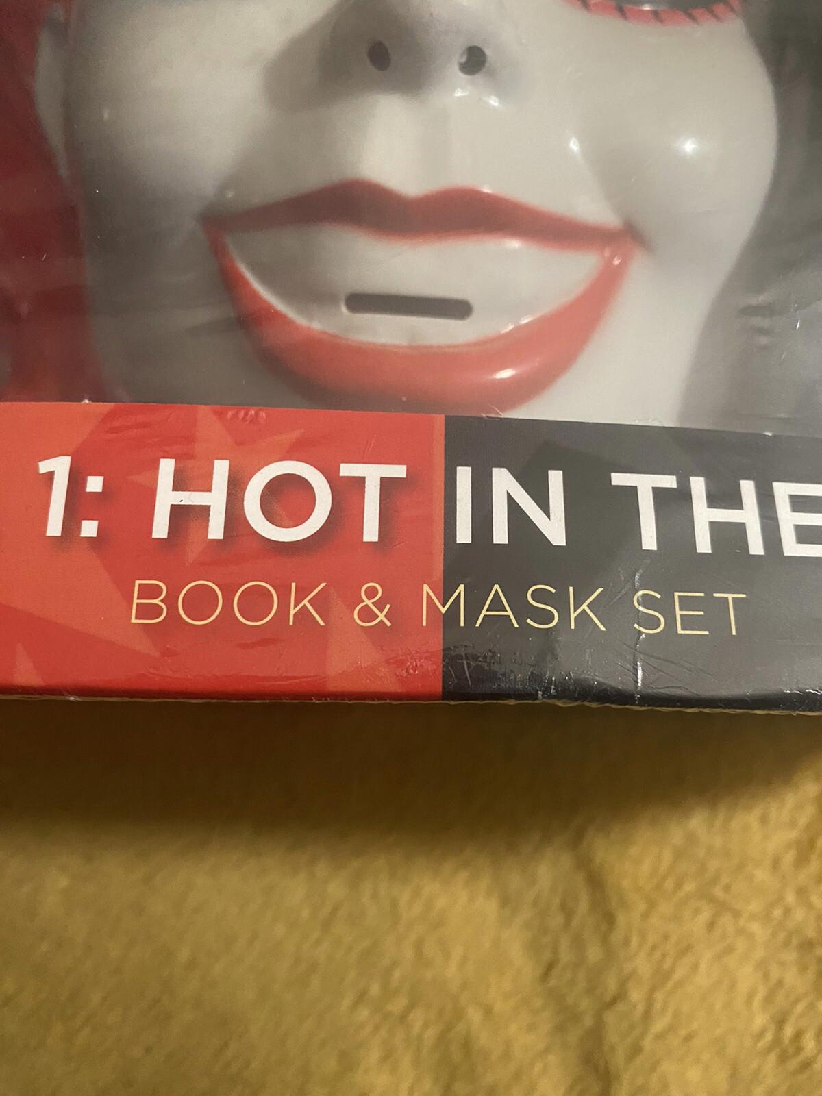 DC Comics Harley Quinn Mask Book Set Vol.1 Hot in the City