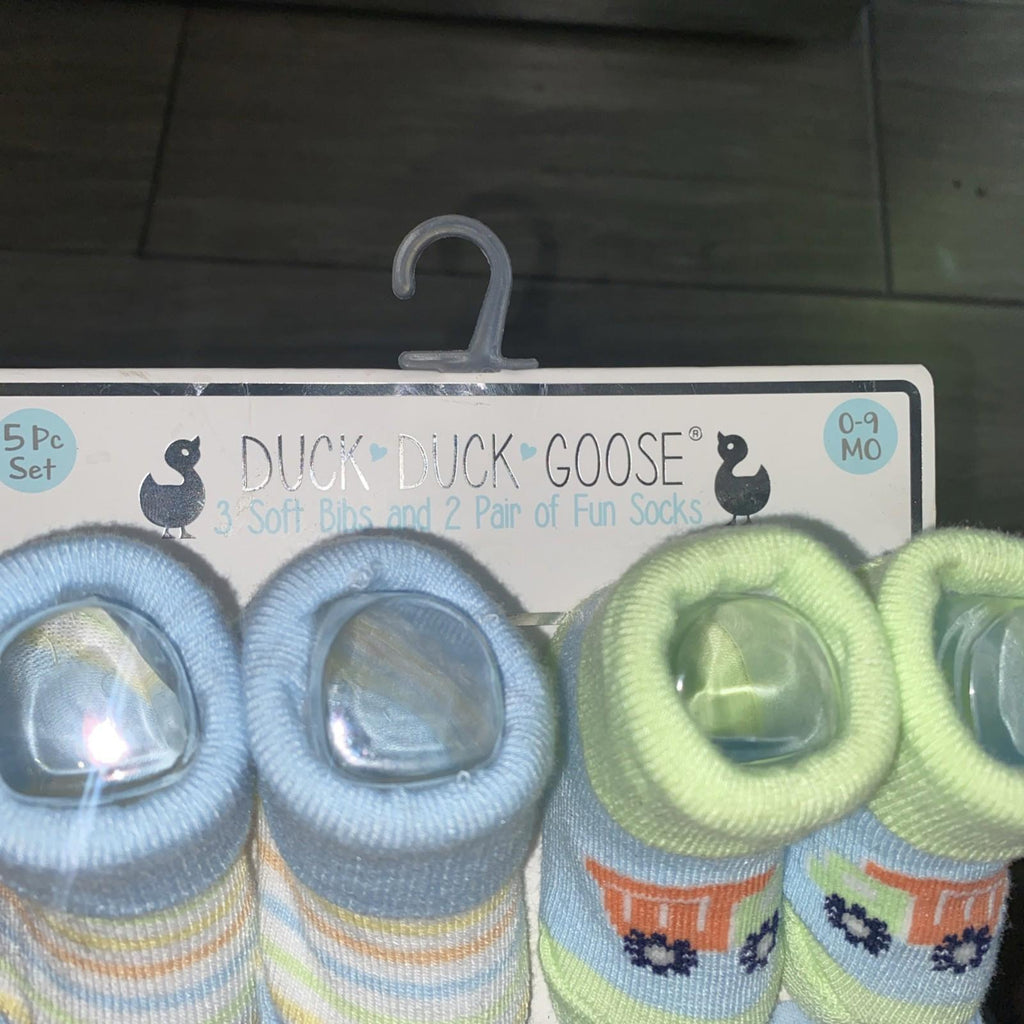 NEW 0-9 MO BOYS THEMED 5 PIECE BIBS SOCKS SET 3 BIBS 2 SOCKS