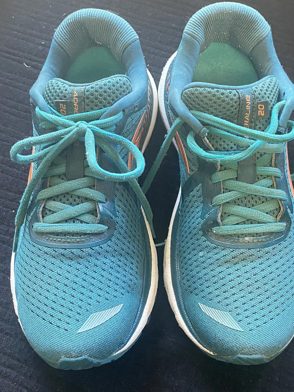 Brooks Adrenaline GTS 20 Womens Sz 8 Green 1202961B346