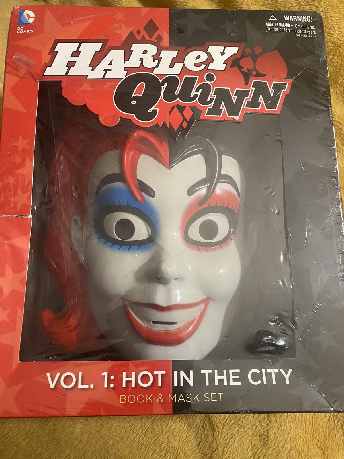 DC Comics Harley Quinn Mask Book Set Vol.1 Hot in the City