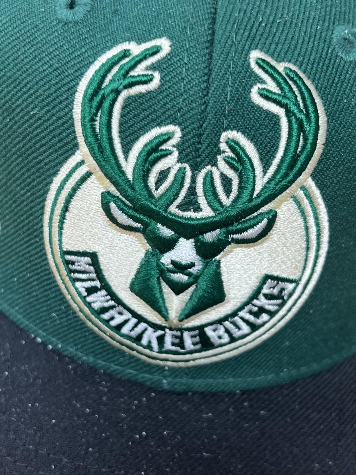 Milwaukee Bucks Mitchell & Ness Black NBA Snapback Baseball