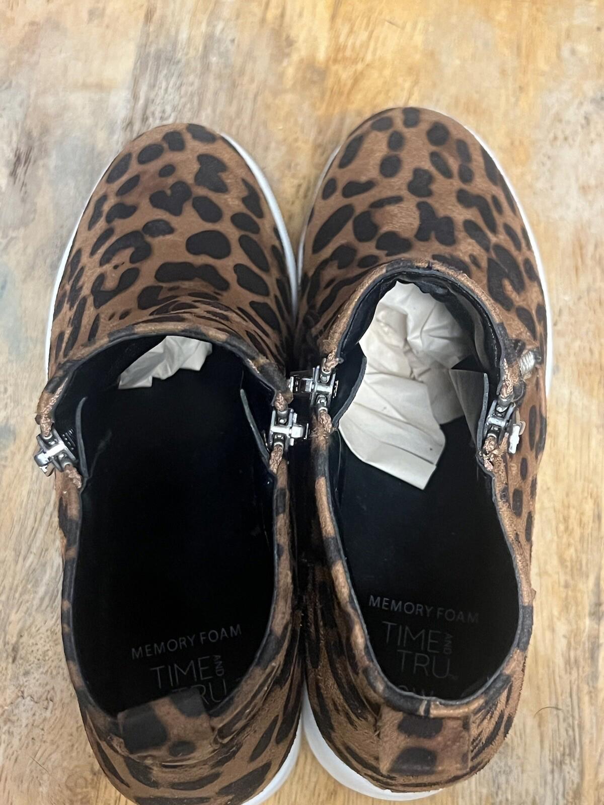 Time And Tru Women 8 faux suede Leopard Print Bootie Zippers