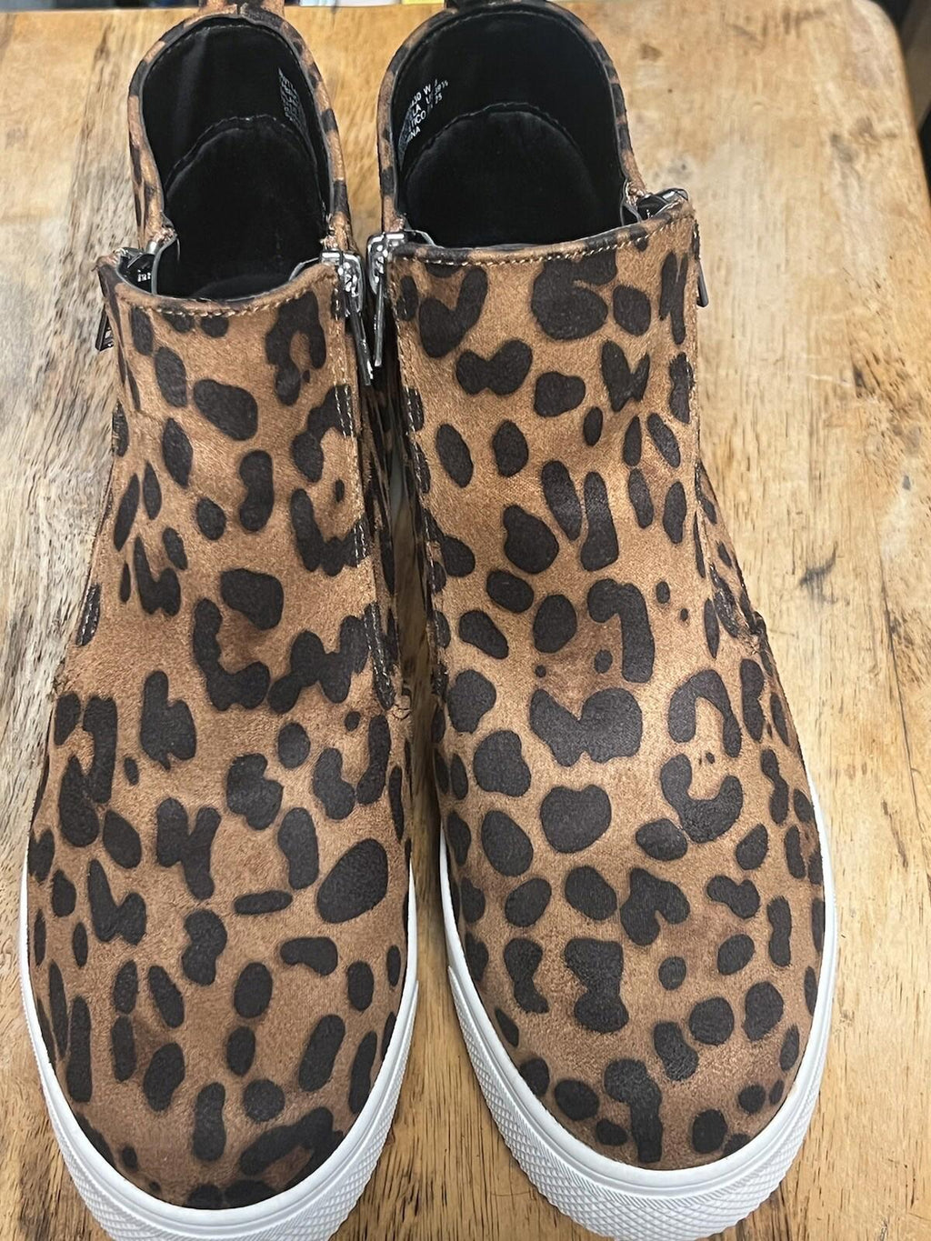 Time And Tru Women 8 faux suede Leopard Print Bootie Zippers