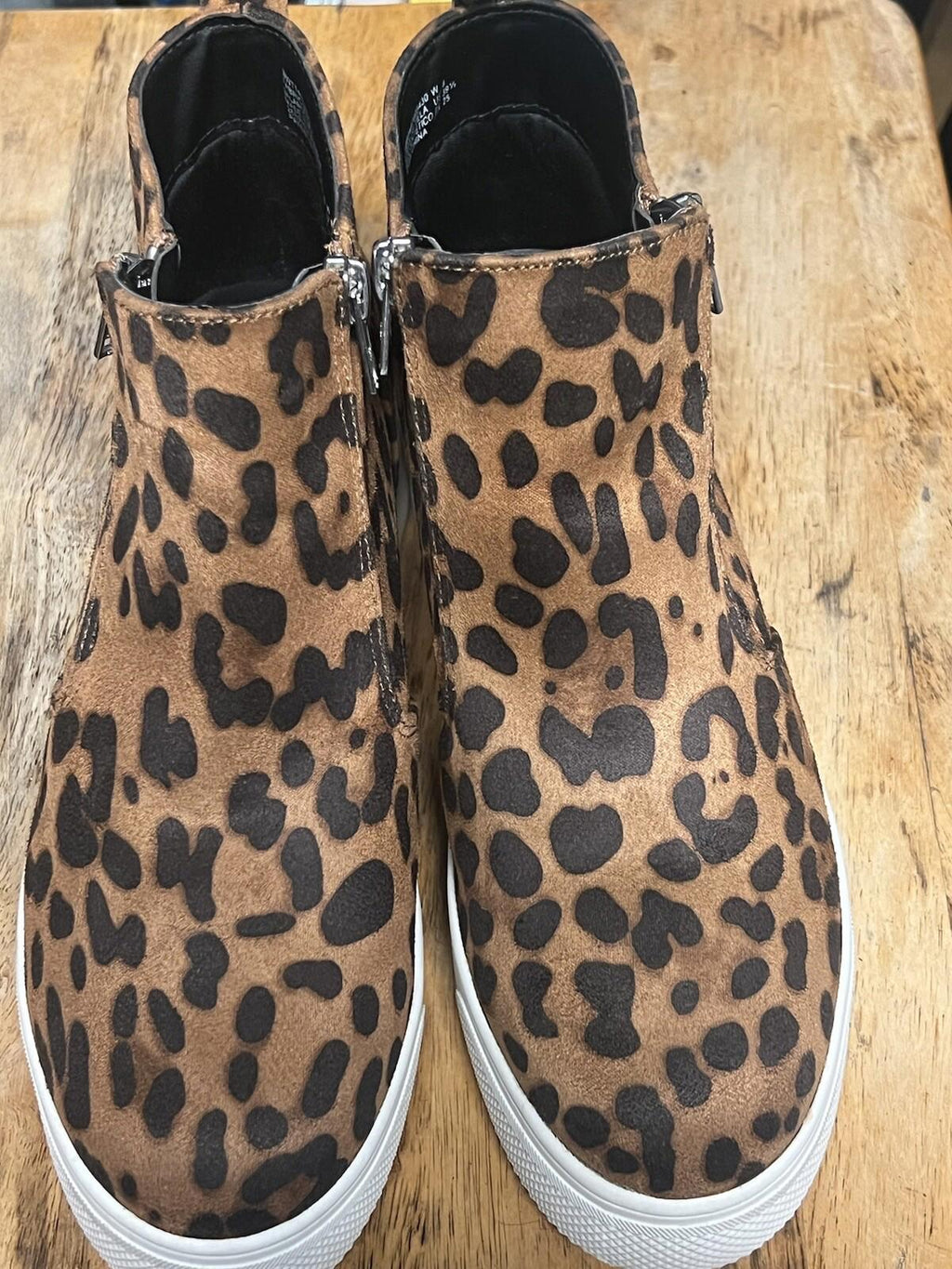 Time And Tru Women 8 faux suede Leopard Print Bootie Zippers