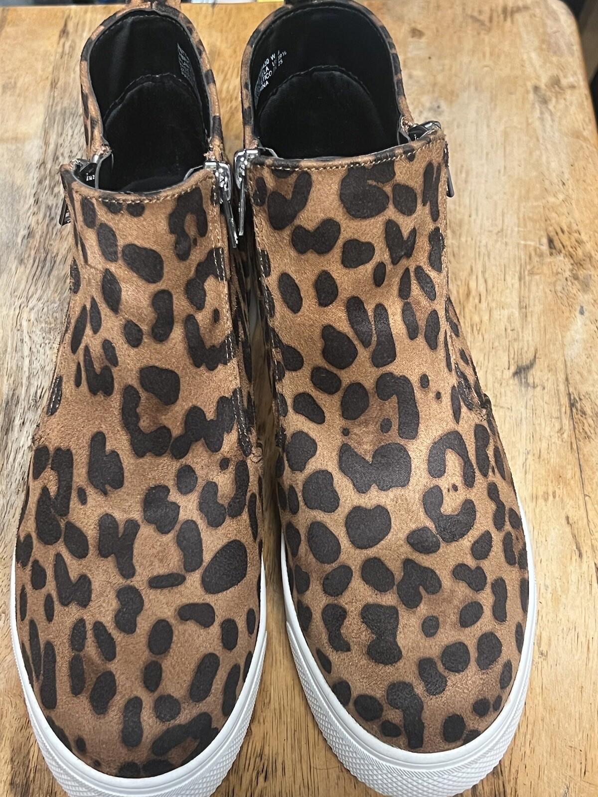 Time And Tru Women 8 faux suede Leopard Print Bootie Zippers