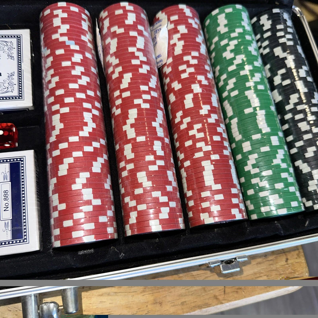 Texas Hold ‘Em Poker Chip Set 400+ With Metal Case