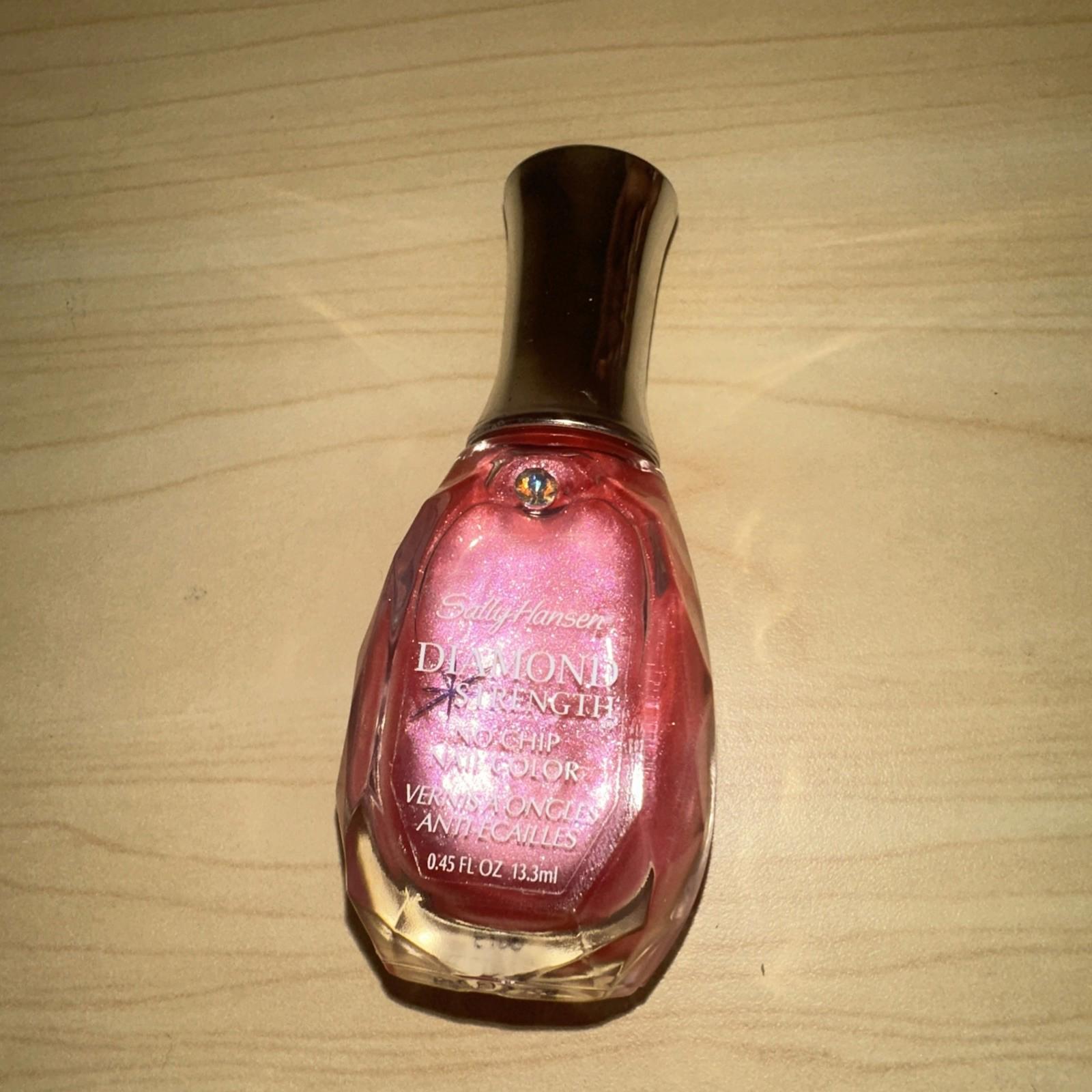 sally hansen diamond strength 280 Love Bug Nail Polish