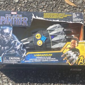 Marvel Black Panther Vibranium Power FX Claw Slashing Sounds Plus Light FX 5+
