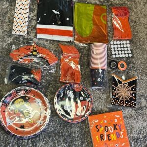 New In Box Halloween Plate Decoration Set For 20