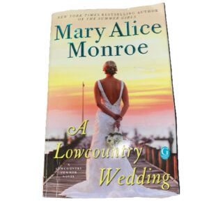A Lowcountry Wedding (Lowcountry Summer) - Paperback - VERY GOOD